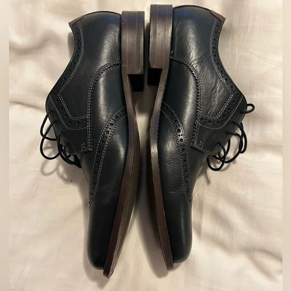 Johnston & Murphy men’s black wingtip Oxford dress shoes size 10!